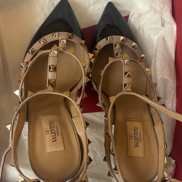 Valentino Shoes - Valentino Black and Tan Rock stud heels